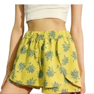 Zara yellow palm trees shorts elastic waist. Size medium/large. Yellow green